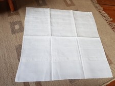 Altes, weißes Kopfkissen aus