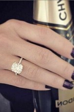 Simulierter Verlobungsring