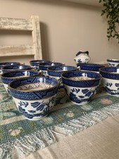 Stände Sammlung "echte alte Weide" (10 Tassen/ 1 Milchdose und 1 Zuckerdose)