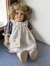 Schöne ältere Künstlerpuppe von *Gilde*