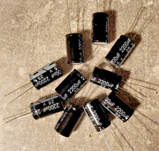 8 Stück ELKO 2200uF 25V