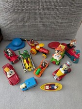 Comicfiguren 10x im Auto Matchbox Corgi Esci Etc Disney LESEN Smurfs E017
