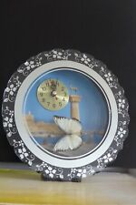 Wunderschöne Wanduhr Tisch Uhr mit Motiv Top Zustand Bewegl. Schmetterling