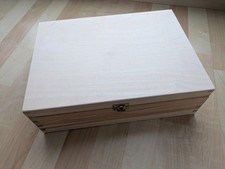 Holzkiste Holztruhe mit Verschluss - Maße 34x25x10,5 cm - neuwertig