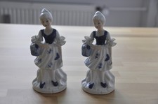 Porzellan Figuren 2 Frauen mit Korb weiß/blau  Vitrinenstück