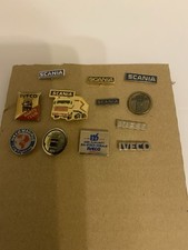 Anstecknadeln Scania und Iveco 12 Stück