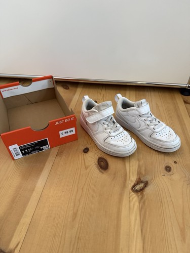 Nike court borough - court,