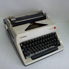 Reiseschreibmaschine Olympia