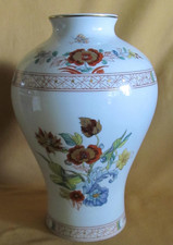 Vase aus Porzellan Dekor