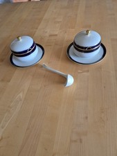 Hutschenreuther Olivia Kobaltblau mit Goldrand , 2 Saucieren mit 1 Saucenlöffel