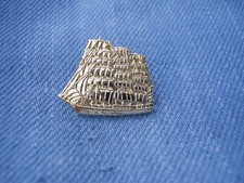 Pin Segelschulschiff Deutsche Marine Bundeswehr German Navy goldfarben