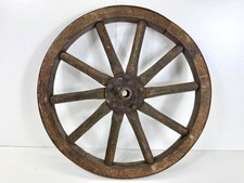 Altes antikes Wagenrad Holzrad