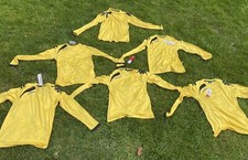 6 gelbe Jugend Fußball Shirts