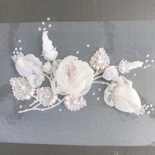 Handgestickte Stickerei aus