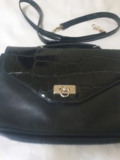 Leder Handtasche Tragetasche schwarz Schultertasche mit Lackleder Krokostyle