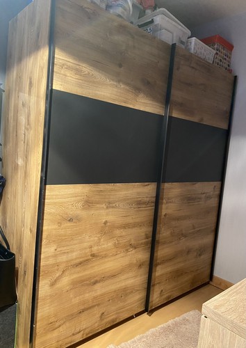 Kleiderschrank - ,