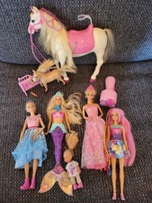 Barbie Konvolut 4 Barbies, 1 Kind, 1 Barbiepferd, 1 Pony mit Zubehör