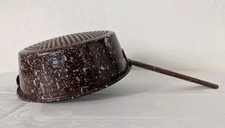 Schönes altes Emaille Sieb Seiher mit Stiel um 1910/20, braun-weiß gesprengelt