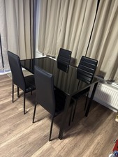 Esstisch mit 4 Stühlen –