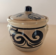 Traditioneller Schmalztopf mit