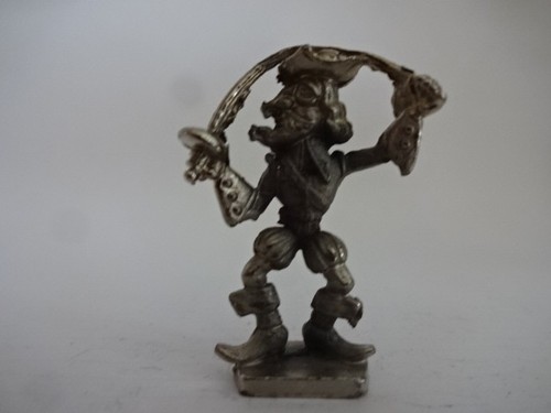 Metallfigur grotesker - metallfigur,