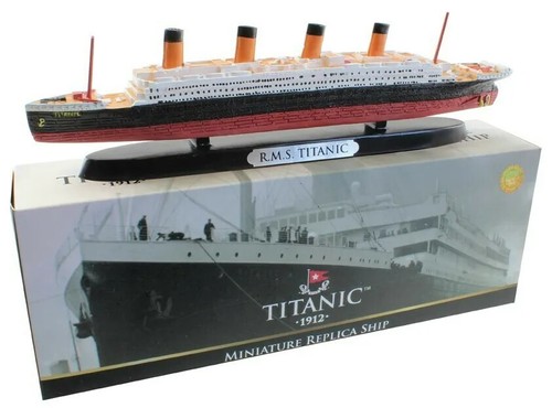 Titanic replica model 1912 - titanic,