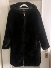 MANTEL VON ZARA | SCHWARZ |