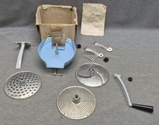 DDR Kartoffelreibe Kloßreibe Gemüsereibe mit Kurbel 3 Scheiben + OVP & Anleitung