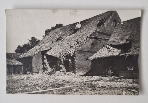 Foto zerstörter hof - -,