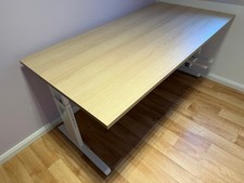 Büro-Möbel: Schrank, Tisch