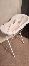 Babybadewanne mit Gestell und Neugeborenen Einsatz neuwertig