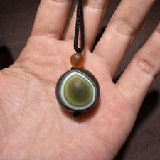 Amulett-Kette aus Nepal mit seltenem Fundachat aus der Wüste Gobi