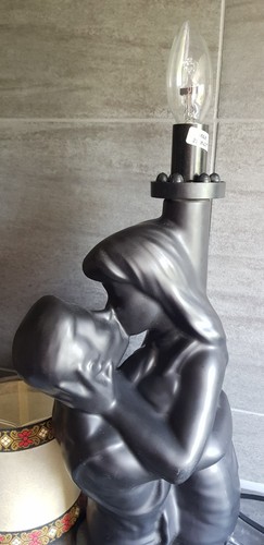 Figurenlampe aus keramik - figurenlampe,