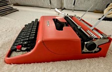 Vintage Olivetti Lettera 22