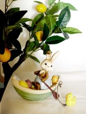 Goebel Hase im Boot "Daisy" mit Entchen Frühlingserwachen 2010