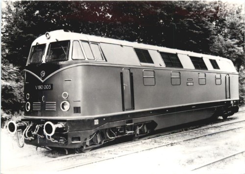 Diesel lokomotive 682010 - diesel, -682010