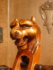 Gitarrenlaute mit  Löwenkopf