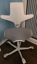 HAG Capisco Puls 8020 Bürostuhl hohe Gasfeder  265mm grau/weiß neuwertig, Rollen