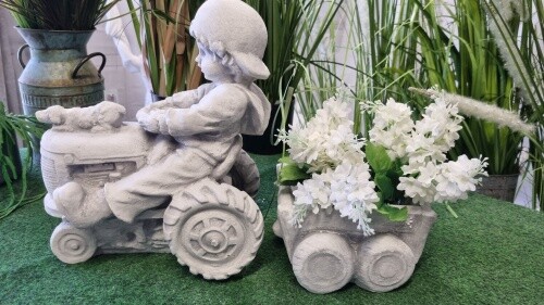 Gartenfigur junge auf - auf, traktor