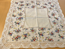 Deckchen m. Häkelspitze  buntes Movti  VITNAGE 50-er Jahre ca 62x 62 cm