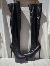 Schwarze Overknee-Stiefel