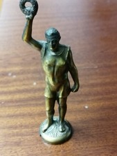 Alte Figur mit Siegeskranz....Messing / Bronze..Höhe 16cm..Sockel Dm 4,7cm