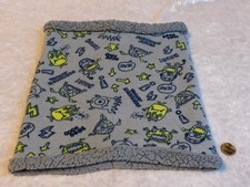 Jungen Loop Schal warm grau mit Monstern