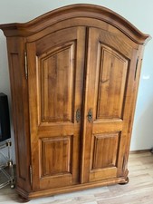 Schrank , Kommode Spiegel Und Schlafzimmer Tisch Set 4Teile Werden Angeboten