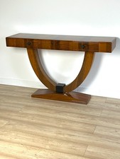Art Deco Konsole aus Nussbaumholz - Elegant und Luxuriös