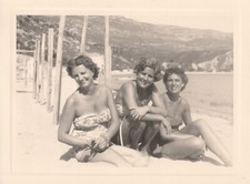 Photo Pretty Women In Swimsuit