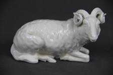 Nymphenburg Porzellan Figur Tierfigur Bock Schafsbock Widder Schaf weiß