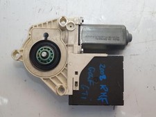 VW GOLF RIGHT FRONT WINDOW