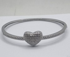 HARTES ARMBAND MIT HERZ