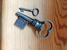 Kleines Vorhägeschloss Trickschloss Antik Eisen 18-19 KHD mit Schlüssel